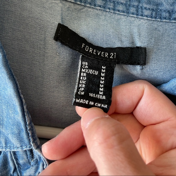 F21 | Chambray Oversized Button-up Relaxed Fit Shirt ๐ - Picture 3 of 3